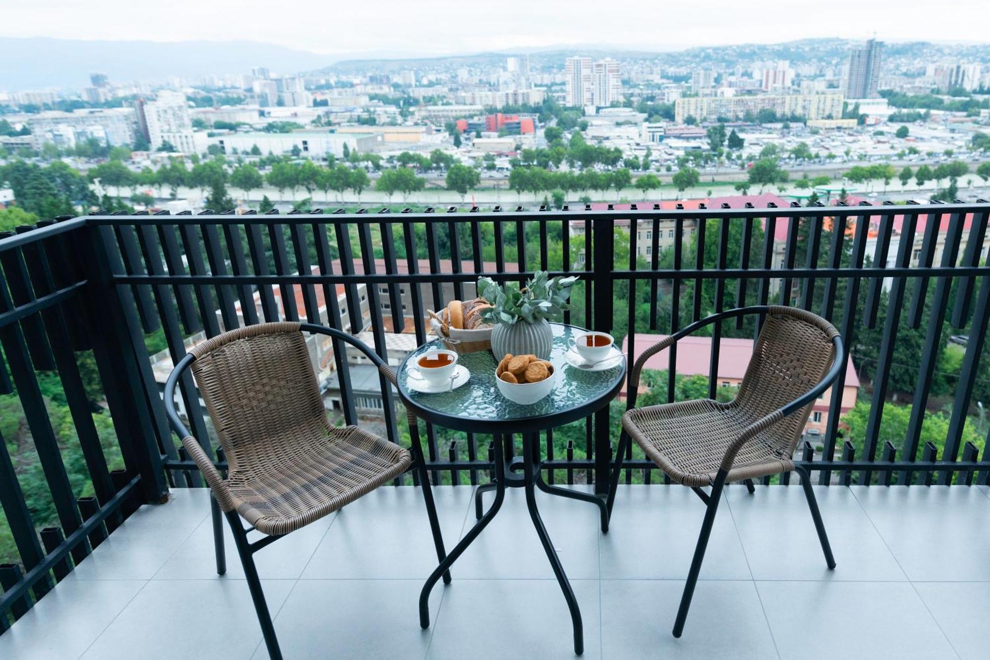 Pool House Hotel Tbilisi Exterior photo